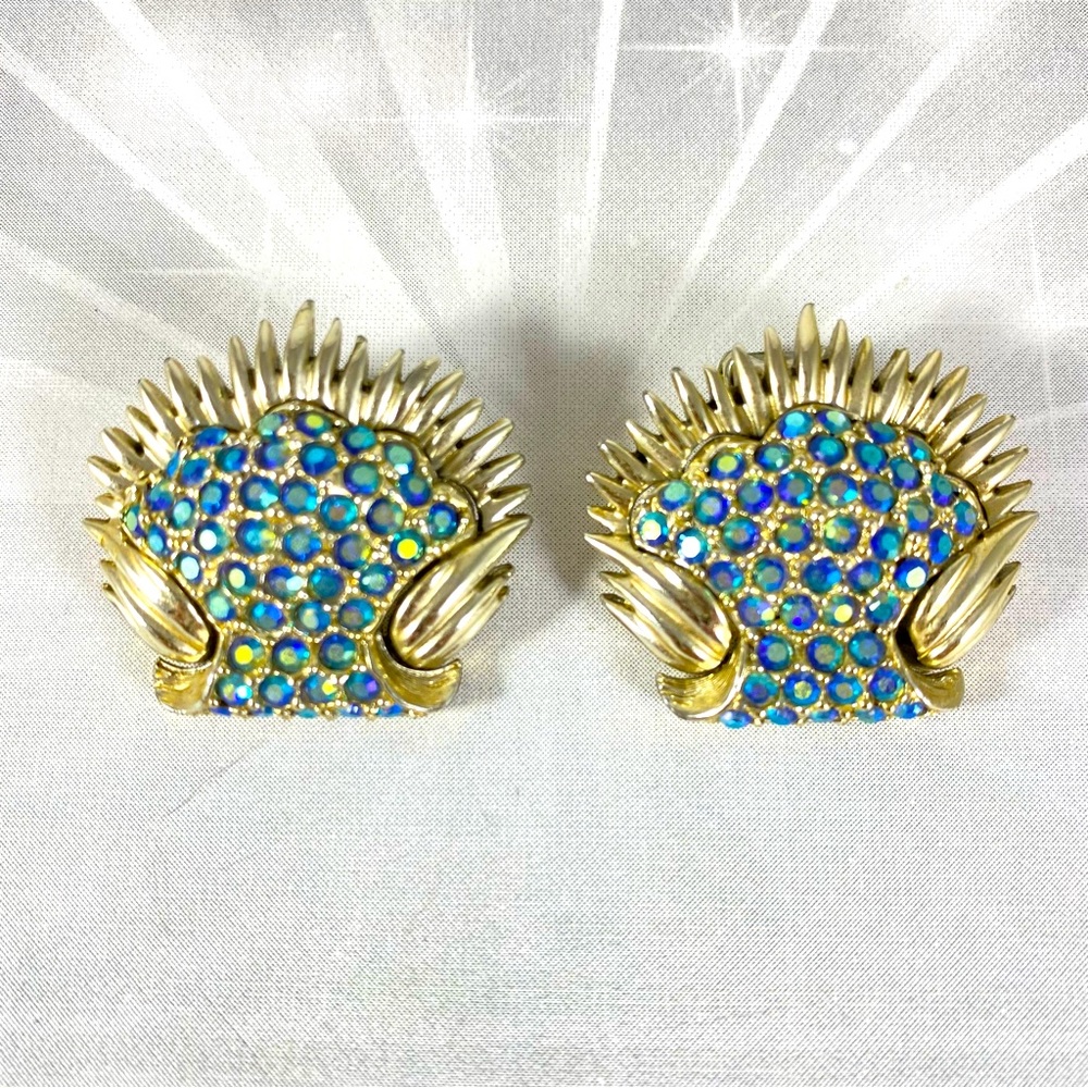 Stunning, vintage, clamshell shaped blue, iridescent rhinestone clip on earrings